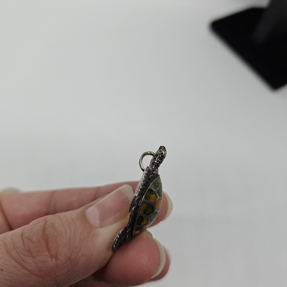 Kabana sterling silver turtle pendant with green and orange enamel shell - Picture 5 of 5